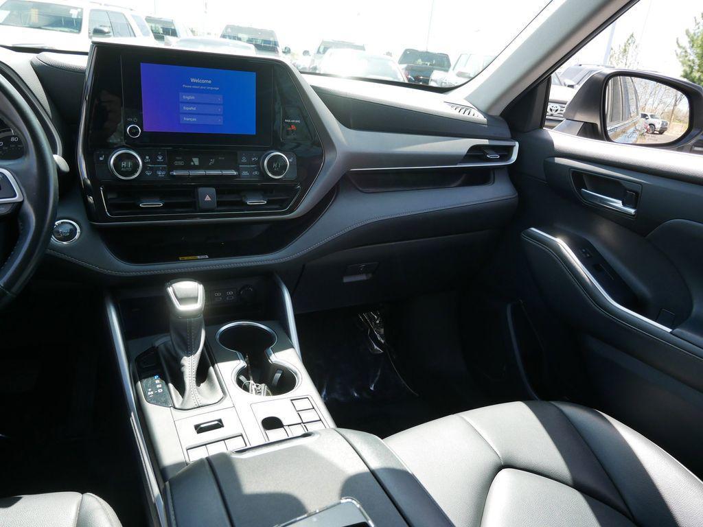 used 2023 Toyota Highlander car, priced at $39,998
