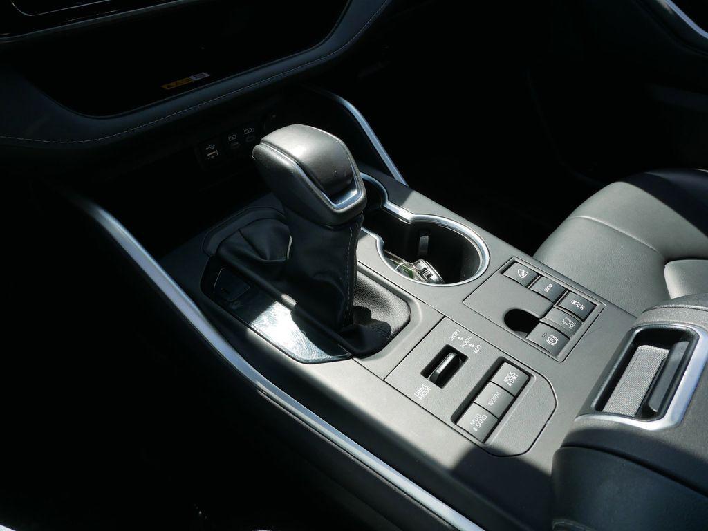 used 2023 Toyota Highlander car, priced at $39,998