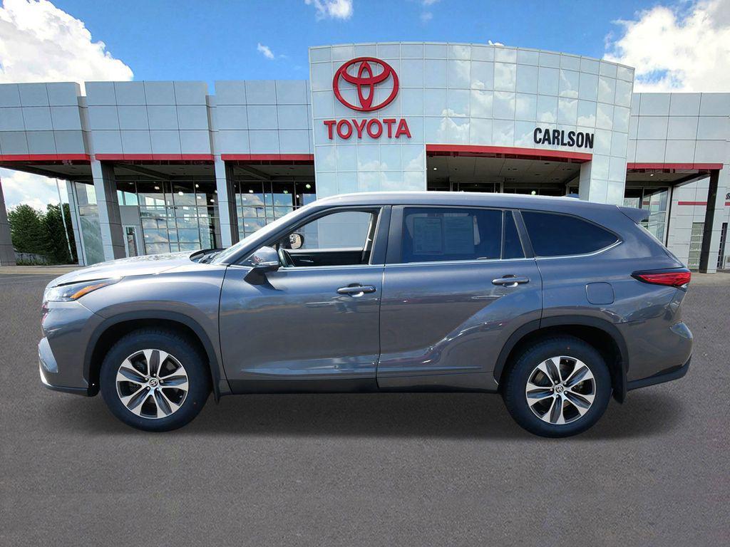 used 2023 Toyota Highlander car, priced at $39,998