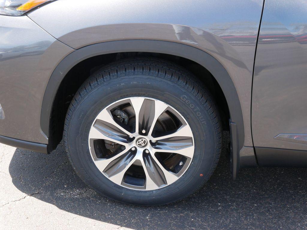 used 2023 Toyota Highlander car, priced at $39,998