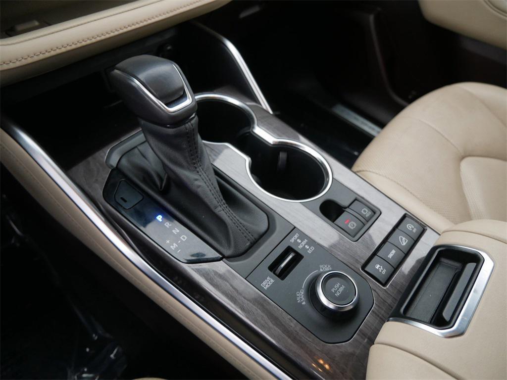 used 2022 Toyota Highlander car, priced at $37,777