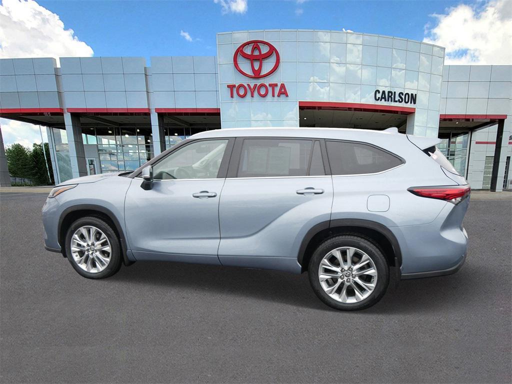 used 2022 Toyota Highlander car, priced at $37,777