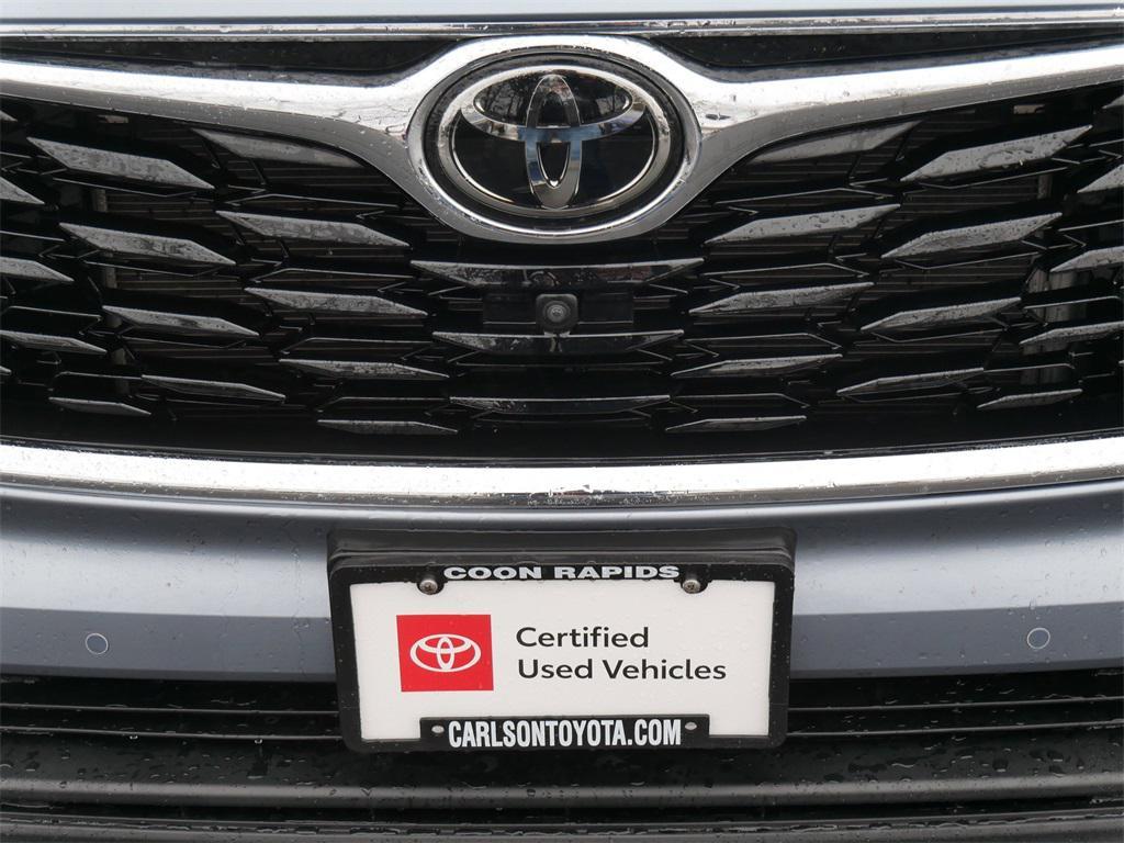 used 2022 Toyota Highlander car, priced at $37,777