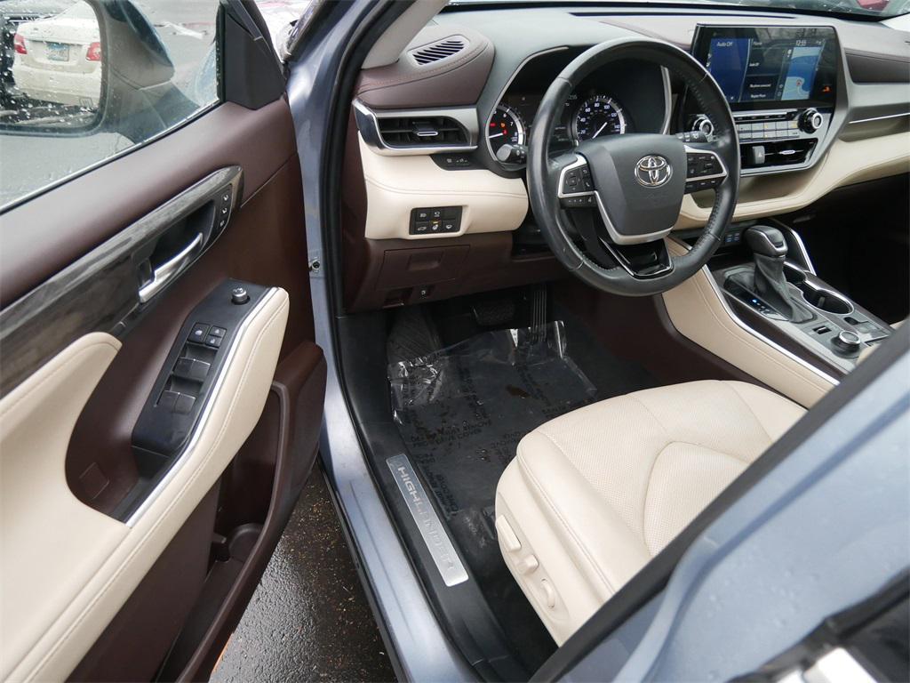 used 2022 Toyota Highlander car, priced at $37,777