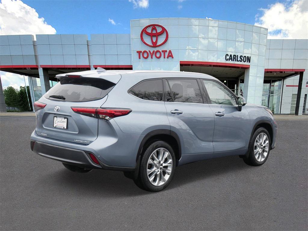 used 2022 Toyota Highlander car, priced at $37,777