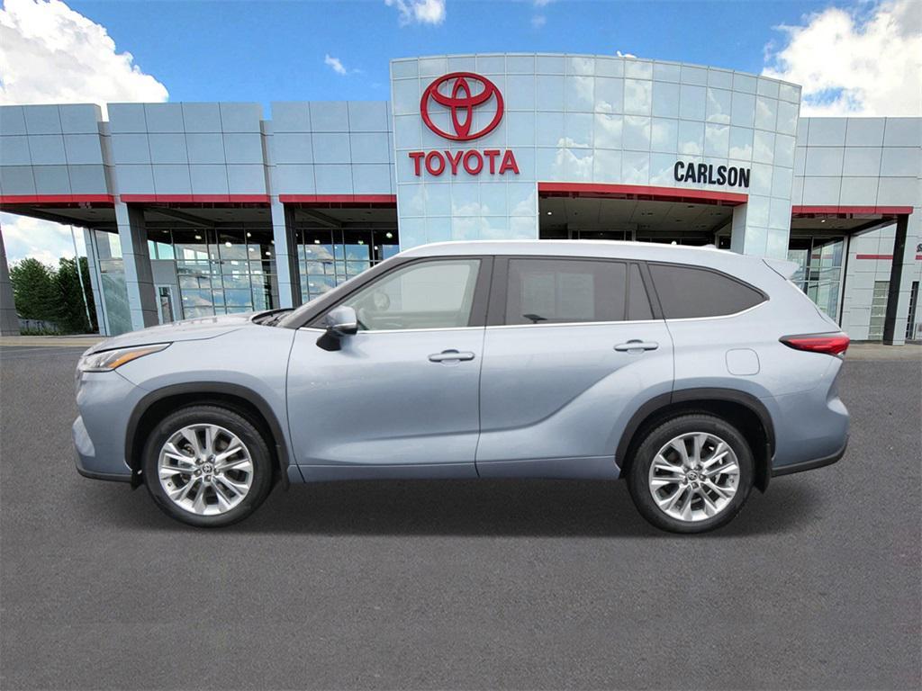 used 2022 Toyota Highlander car, priced at $37,777