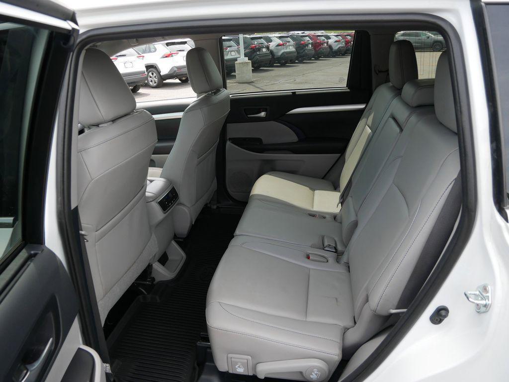 used 2019 Toyota Highlander car, priced at $25,998