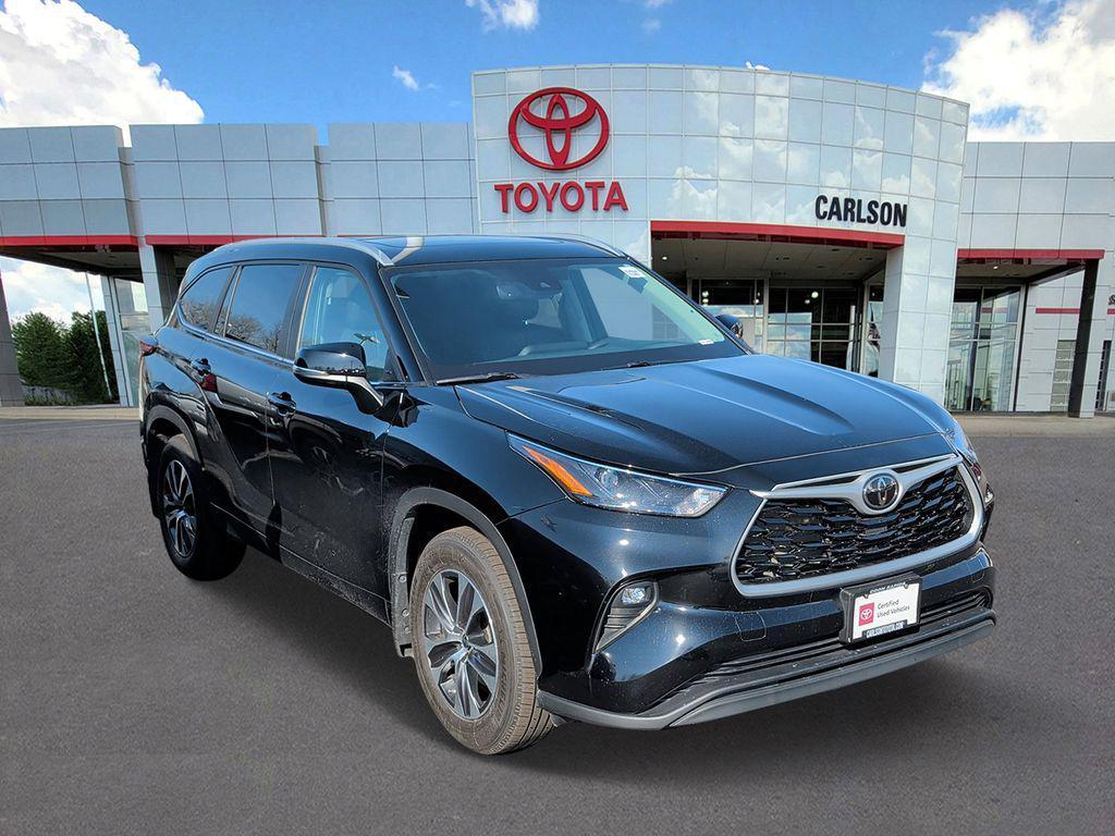 used 2024 Toyota Highlander car, priced at $42,155