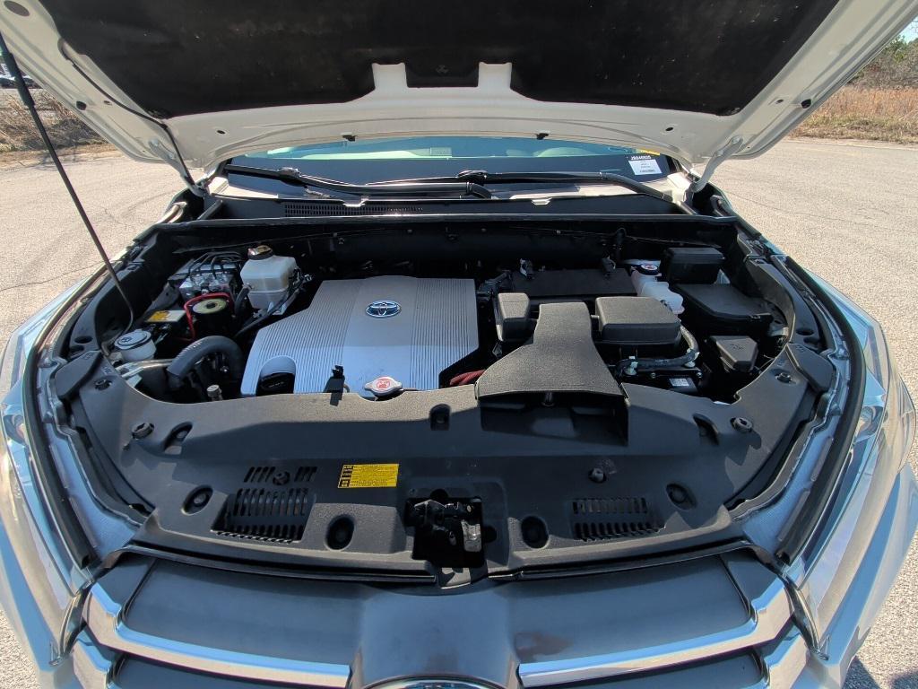 used 2018 Toyota Highlander Hybrid car, priced at $21,997