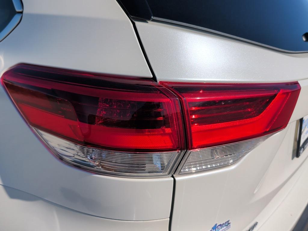 used 2018 Toyota Highlander Hybrid car, priced at $21,997