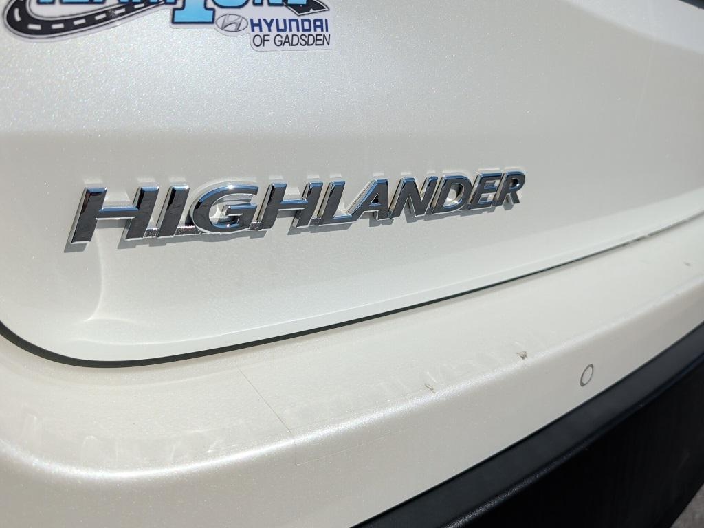 used 2018 Toyota Highlander Hybrid car, priced at $21,997