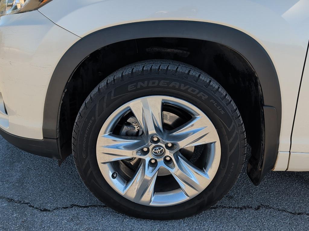 used 2018 Toyota Highlander Hybrid car, priced at $21,997