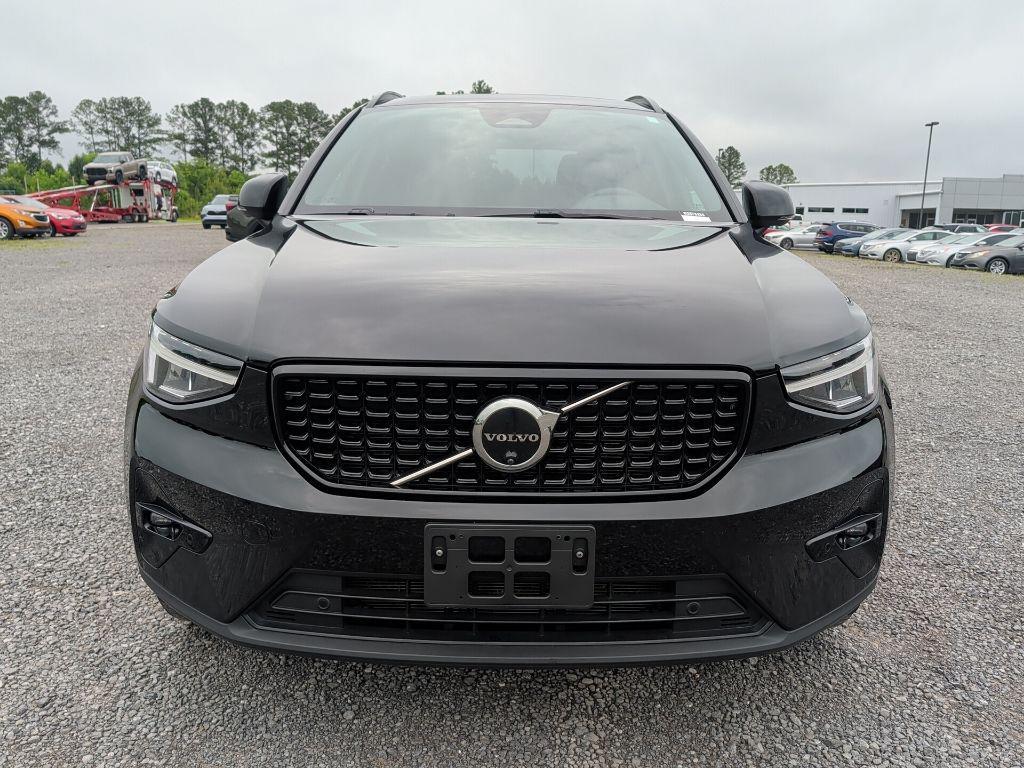 used 2025 Volvo XC40 car, priced at $34,427