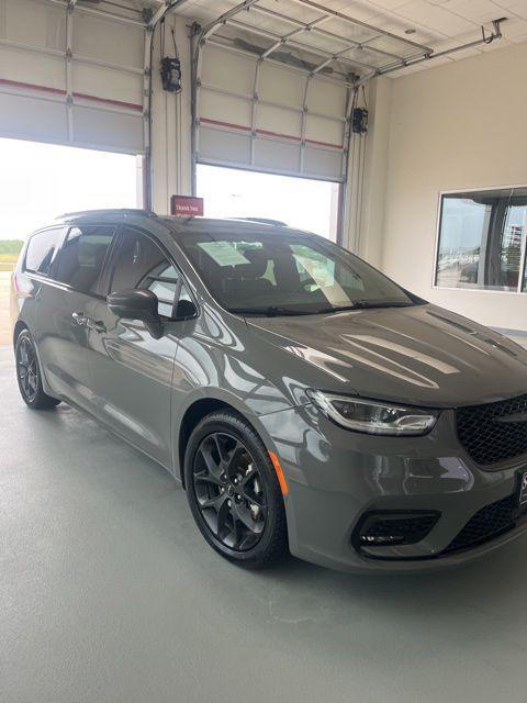 used 2022 Chrysler Pacifica car, priced at $25,777
