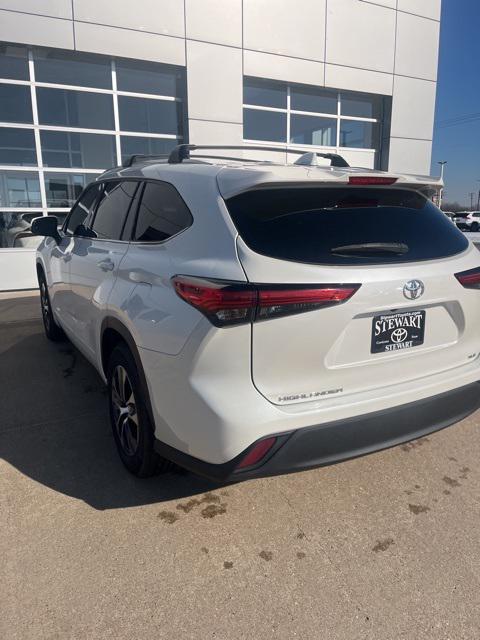 used 2021 Toyota Highlander car, priced at $28,377