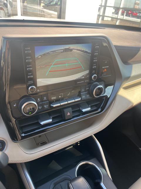 used 2021 Toyota Highlander car, priced at $28,377