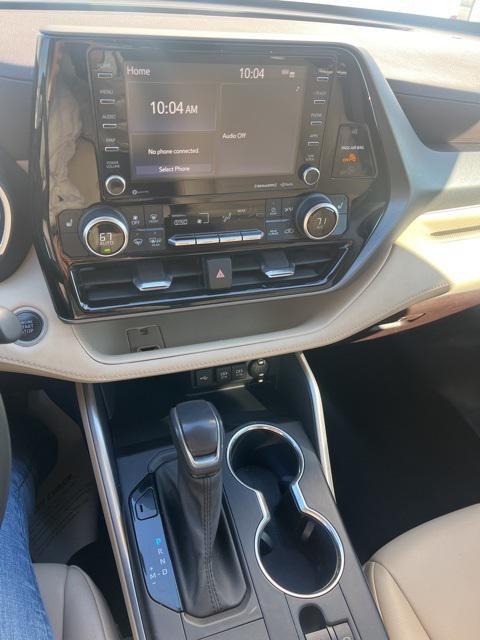 used 2021 Toyota Highlander car, priced at $28,377