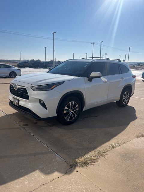 used 2021 Toyota Highlander car, priced at $28,377