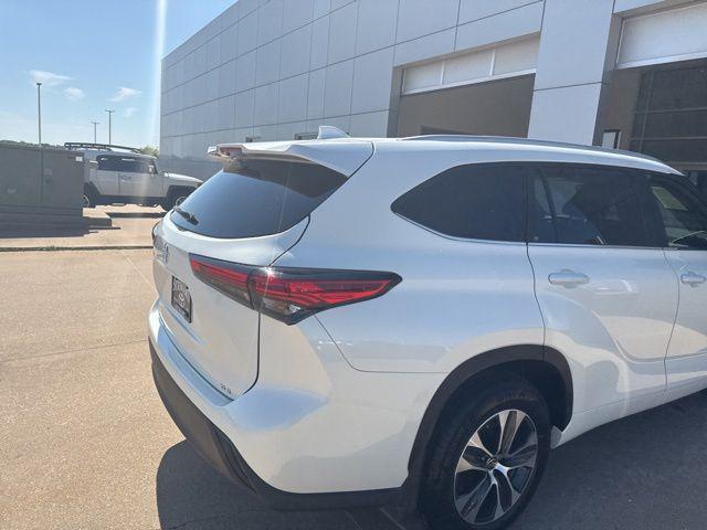 used 2023 Toyota Highlander car, priced at $34,777