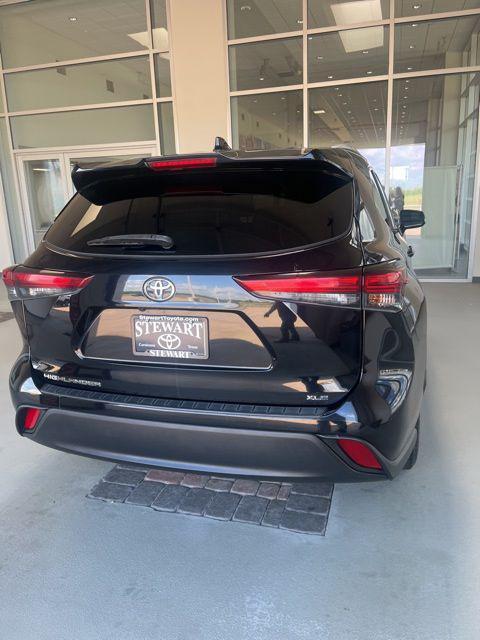 used 2022 Toyota Highlander car, priced at $32,577