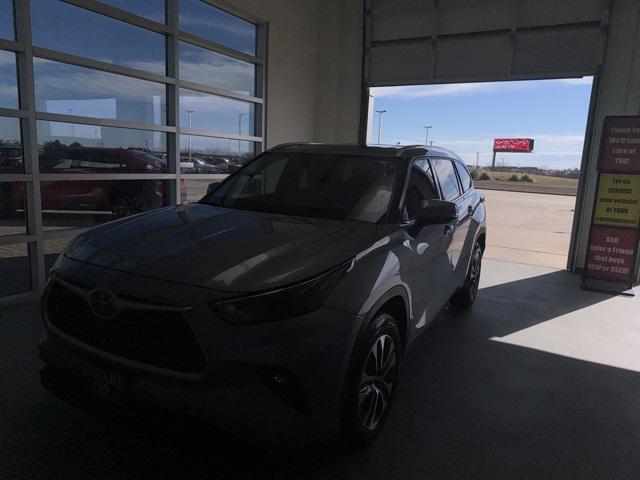 used 2022 Toyota Highlander car, priced at $32,777