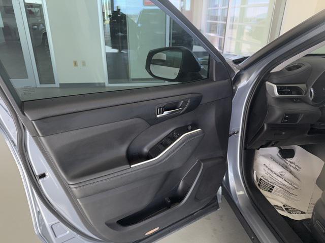 used 2022 Toyota Highlander car, priced at $32,777