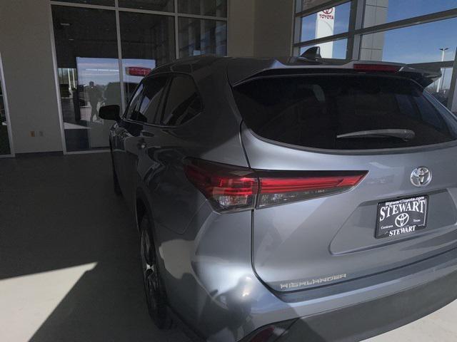 used 2022 Toyota Highlander car, priced at $32,777