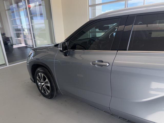 used 2022 Toyota Highlander car, priced at $32,777