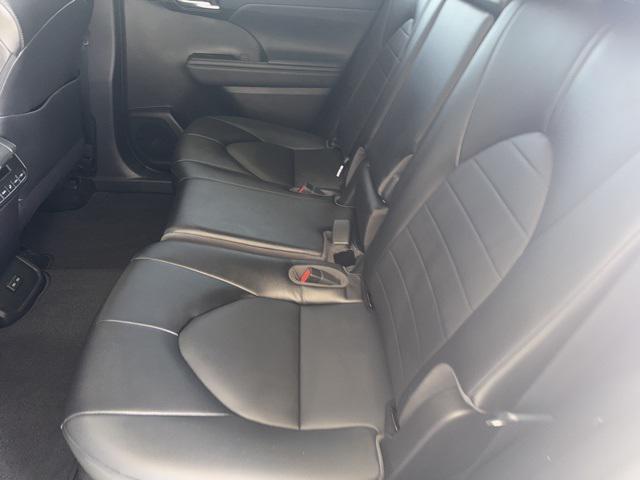 used 2022 Toyota Highlander car, priced at $32,777
