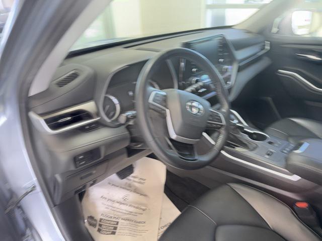 used 2022 Toyota Highlander car, priced at $32,777
