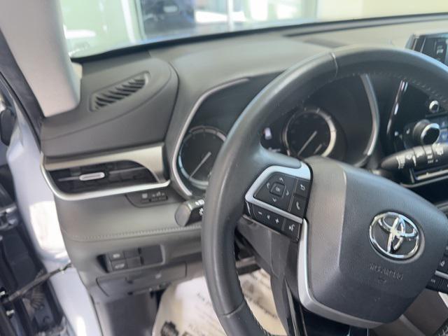 used 2022 Toyota Highlander car, priced at $32,777