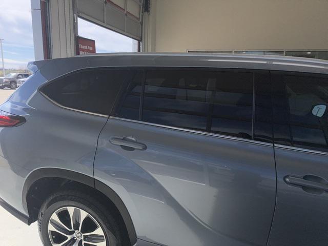 used 2022 Toyota Highlander car, priced at $32,777