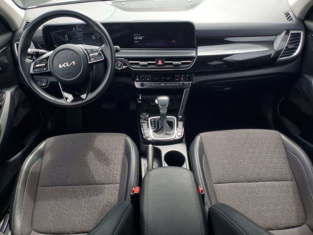 used 2025 Kia Seltos car, priced at $19,799