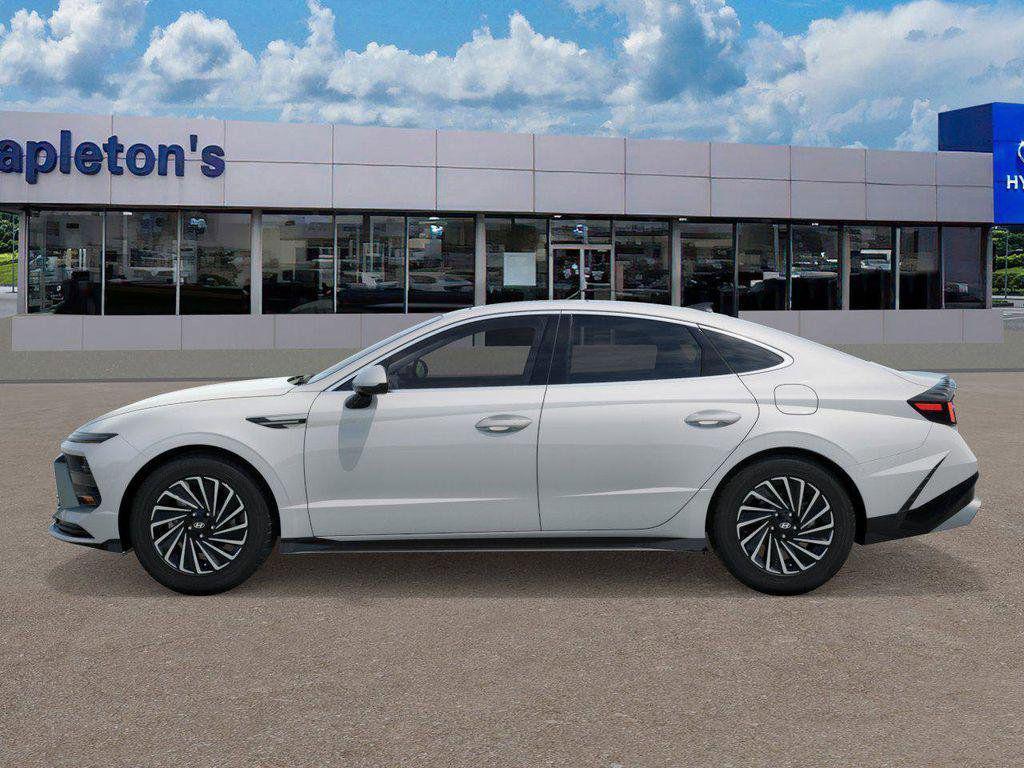 new 2026 Hyundai Sonata Hybrid car, priced at $34,182