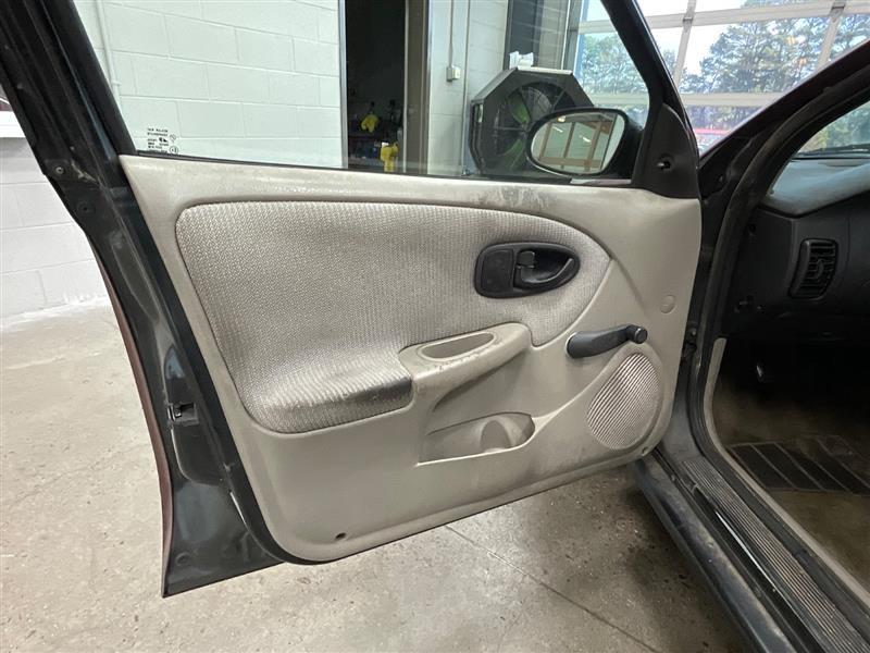 used 2002 Saturn L car, priced at $2,150