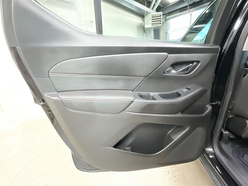used 2021 Chevrolet Traverse car, priced at $18,988