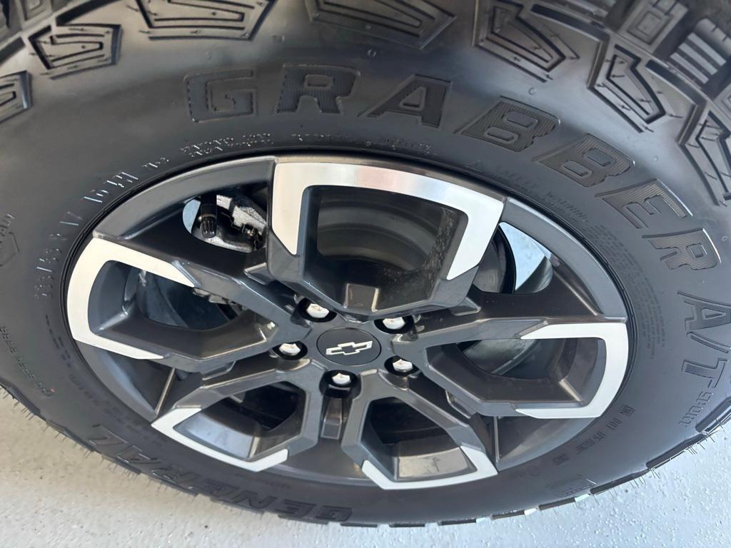 new 2026 Chevrolet Equinox car, priced at $33,732