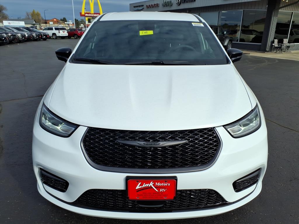 new 2026 Chrysler Pacifica car, priced at $45,891