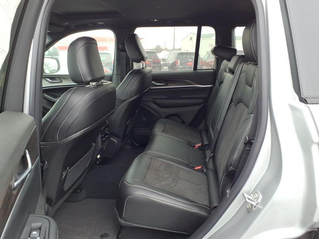 new 2026 Jeep Grand Cherokee car, priced at $48,171