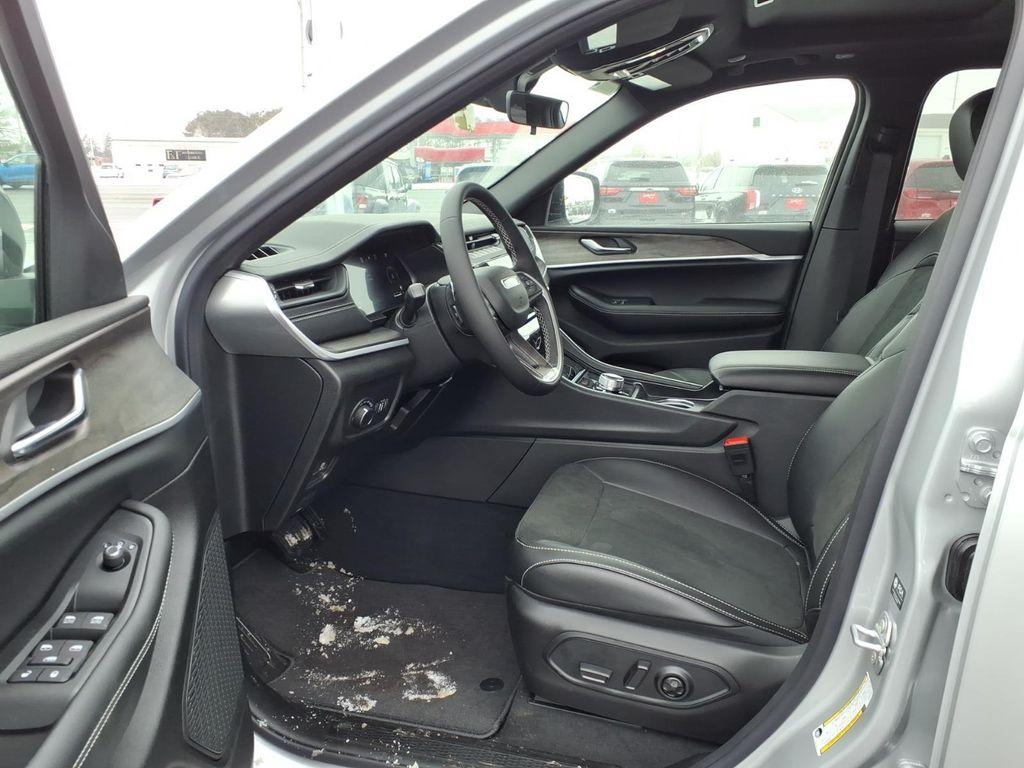 new 2026 Jeep Grand Cherokee car, priced at $48,171