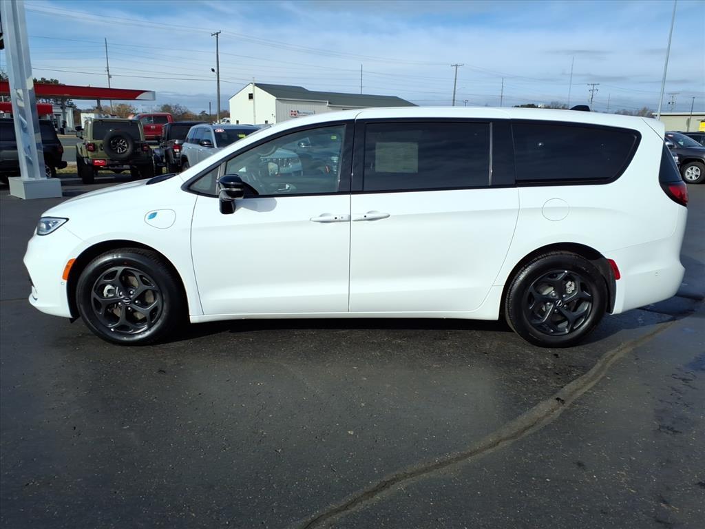 used 2024 Chrysler Pacifica Hybrid car, priced at $29,995