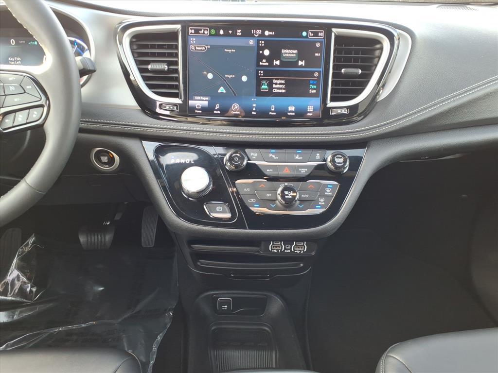 used 2024 Chrysler Pacifica Hybrid car, priced at $29,995