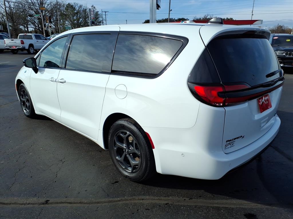 used 2024 Chrysler Pacifica Hybrid car, priced at $29,995