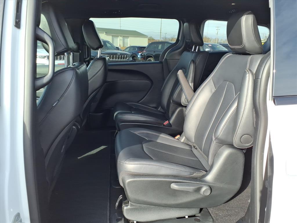 used 2024 Chrysler Pacifica Hybrid car, priced at $29,995