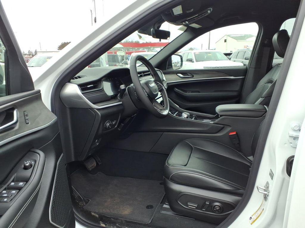 new 2026 Jeep Grand Cherokee car, priced at $46,686