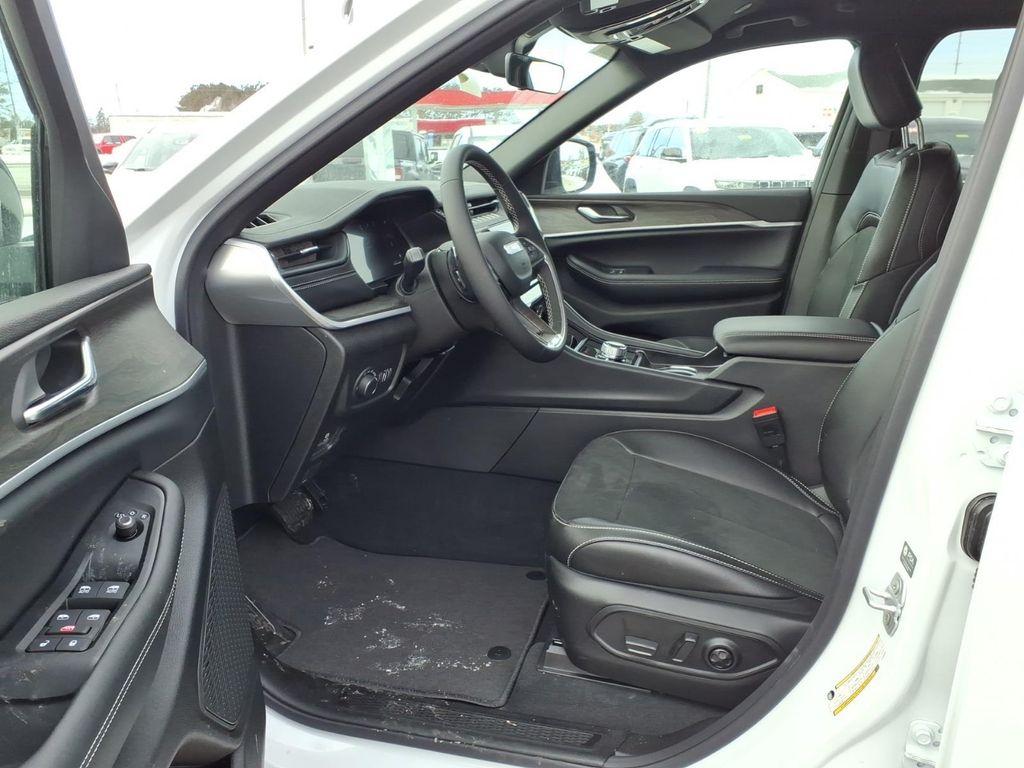 new 2026 Jeep Grand Cherokee car, priced at $47,185