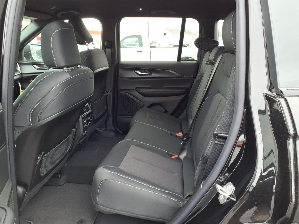 new 2025 Jeep Grand Cherokee car, priced at $43,588