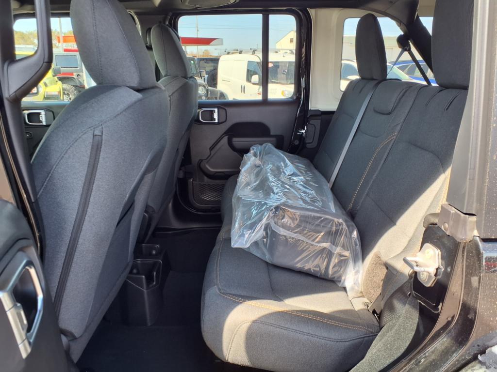 new 2025 Jeep Wrangler car, priced at $46,490