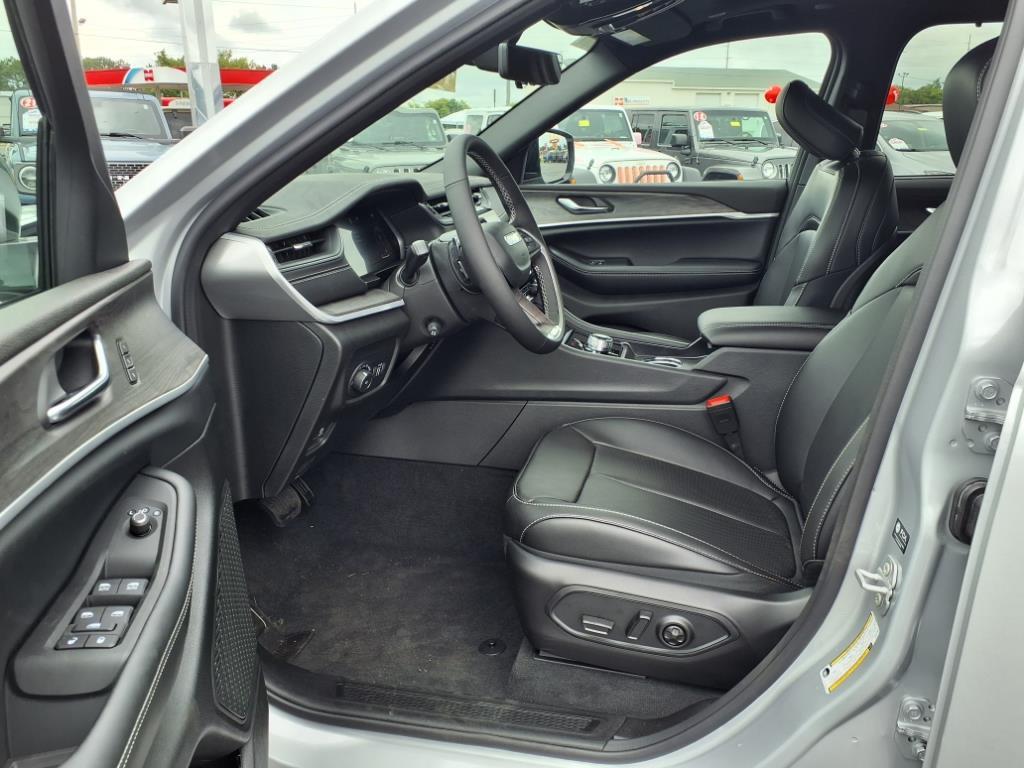 new 2025 Jeep Grand Cherokee car, priced at $51,236