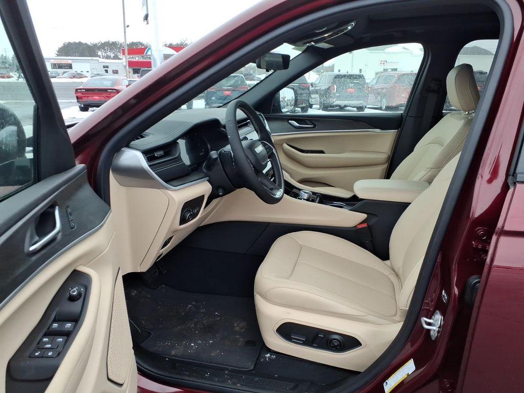 new 2026 Jeep Grand Cherokee car, priced at $51,651